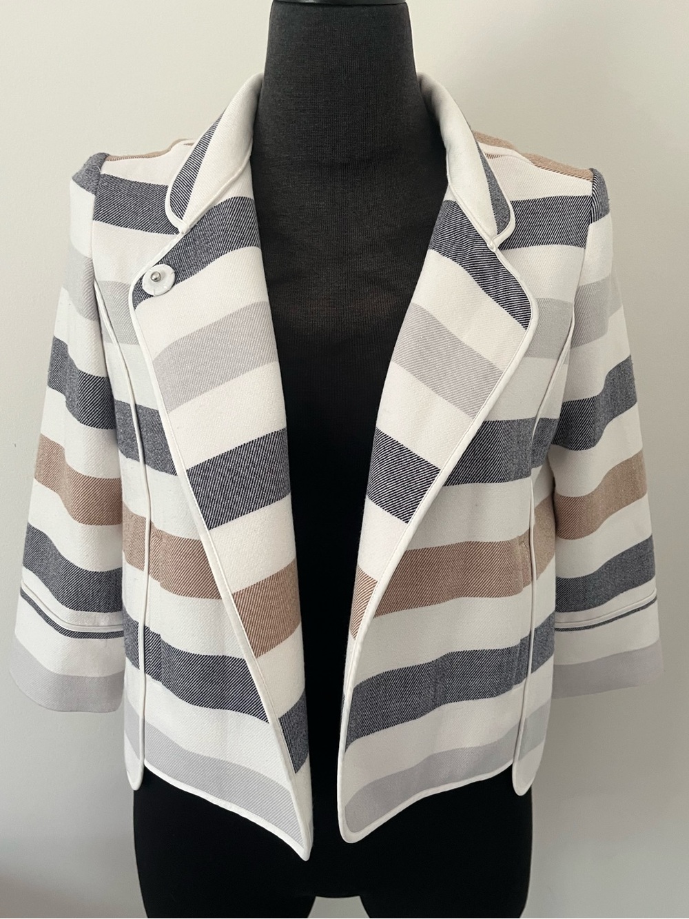 NWOT Chico's Striped Cropped Blazer in White, Gray & Brown size 00